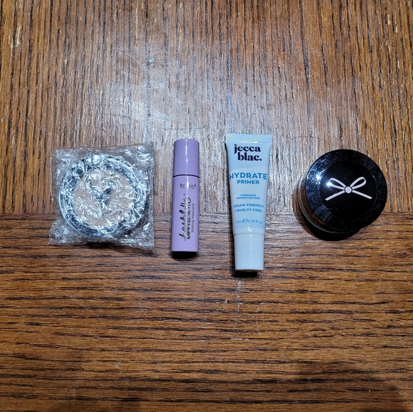 Cosmetic Bag With Beauty Products - Picture 3 of 3